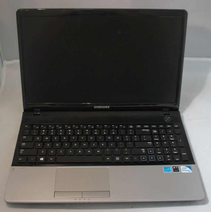 Samsung NP300E5C-A0AUS Intel Pentium B950 2.1GHz 15.6' Inch Laptop AS IS