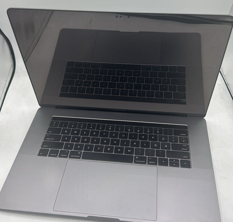 Apple Macbook Pro 15" Silver i716GB 256GB SSD - A1707 - ASIS - QWERTZ