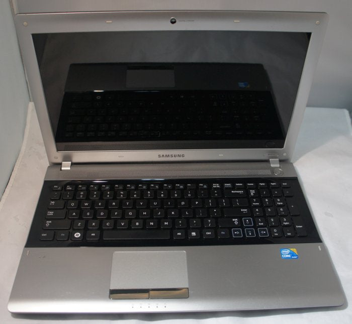 SAMSUNG NP-RV511-A01US Intel Core i3 2.53GHz 15.6 Inch Laptop AS IS