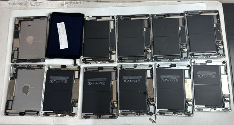 Lot of 12 - Mix iPad Models - 4x A1893